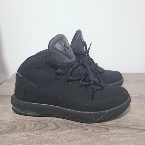 Jordan Air Deluxe Triple Black -807717-010- Size 8 women's - Pre-Owned - Picture 4 of 8